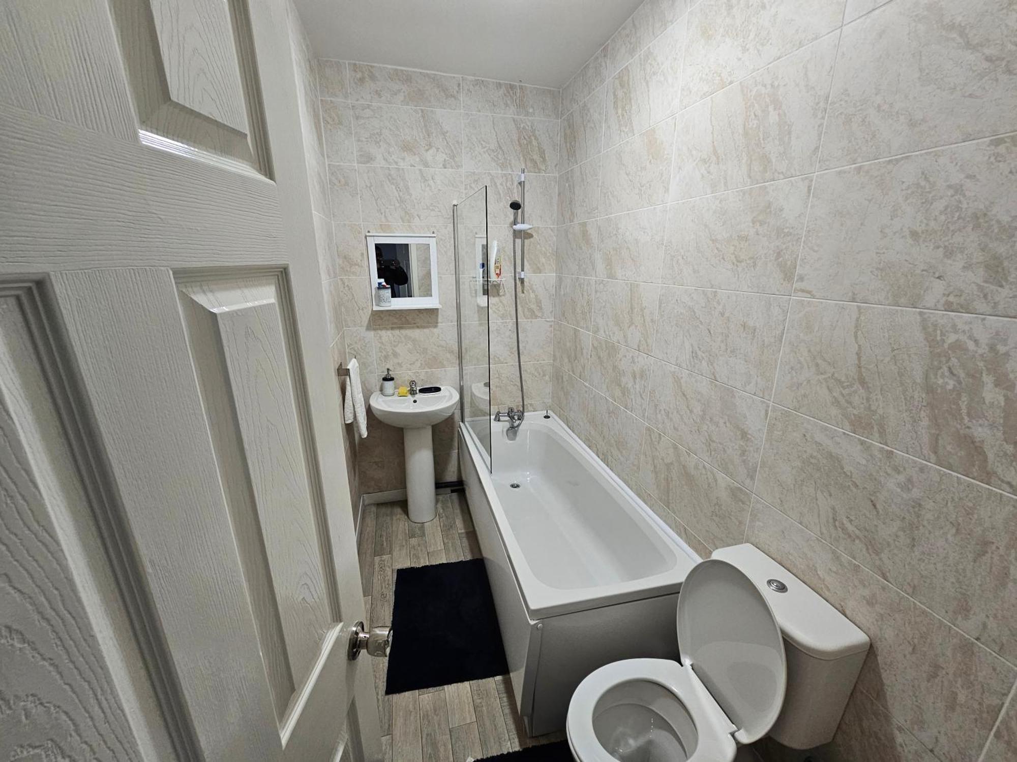 Hillsome Hosting Manchester Дентон Экстерьер фото