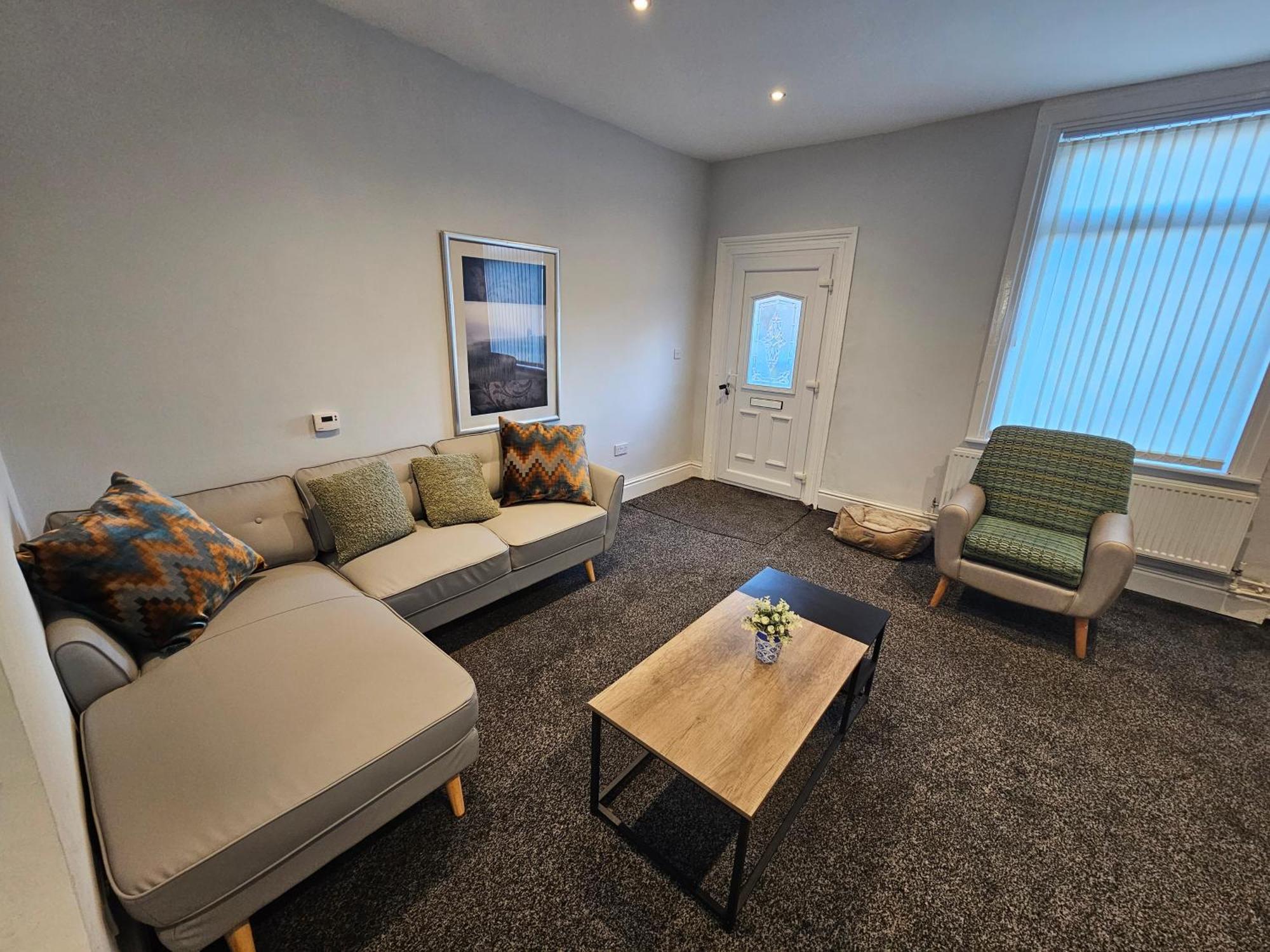 Hillsome Hosting Manchester Дентон Экстерьер фото